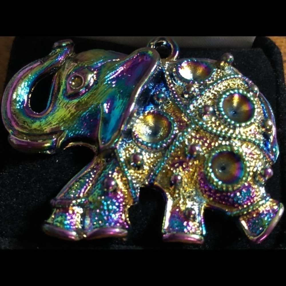 ☘️3/$30  Elephant Charm Pendant rainbow bead tibetian NEW iridescent